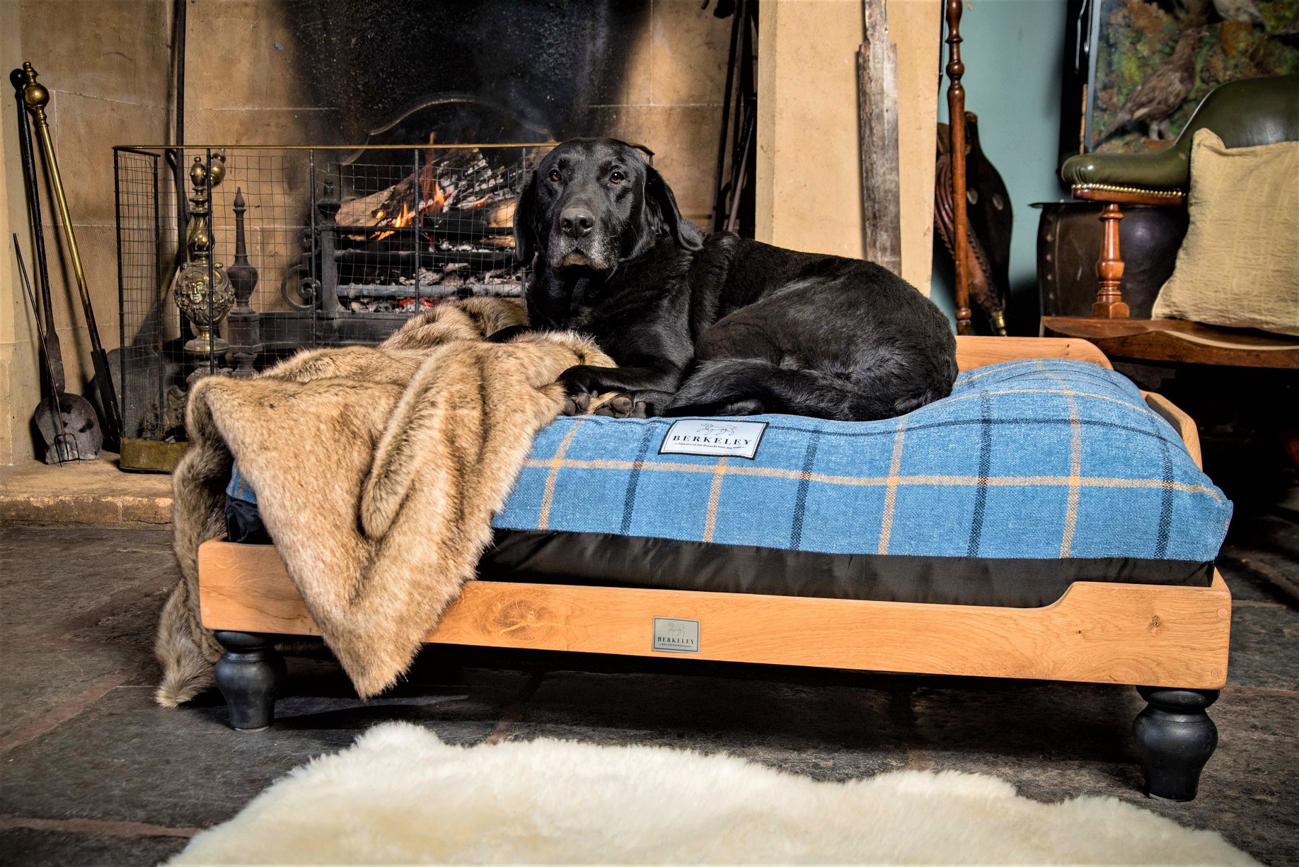 berkeley_dog_bed_faux_fur_throw_and_bed_complete_with_wood_base